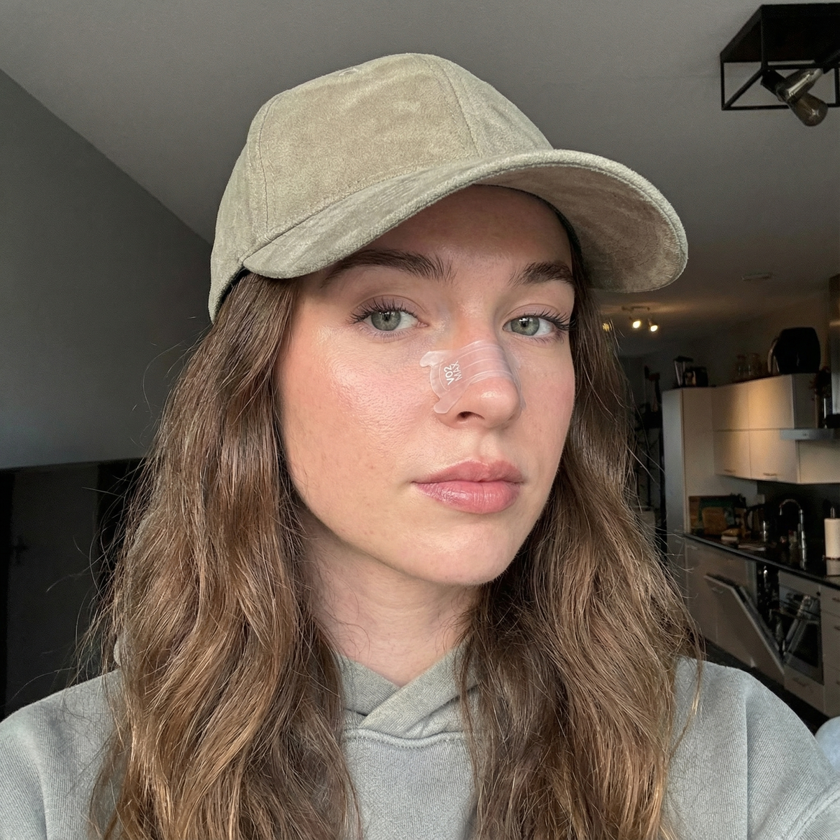 How to use nasal strips effectively during travel and seasonal changes: a step-by-step guide